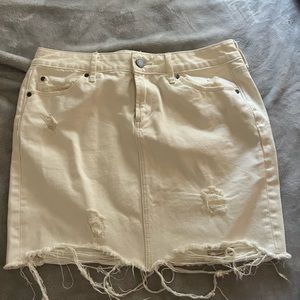 White denim skirt! Never worn